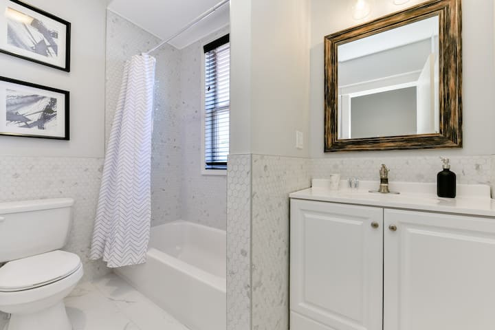Spacious and Newly Renovated Minutes from Boston