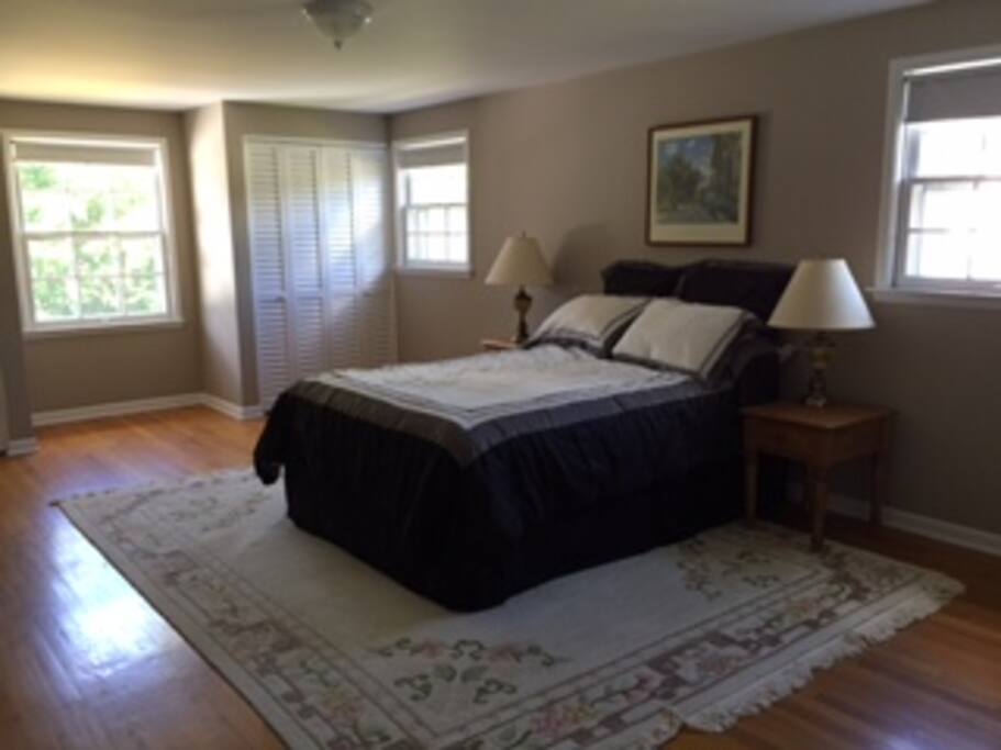 Second floor master suite Queen