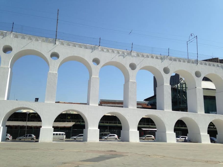 Arcos da Lapa-RJ, por cima dos arcos passa o bondinho que leva a Santa Teresa, bairro repleto de atrações culturais e gastronômicas. Visto da janela do apt.