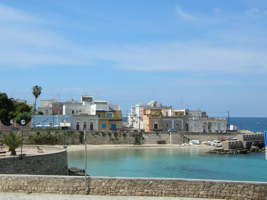 La rotonda sul mare