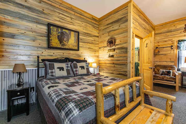 The Bear's Den Bedroom - Queen Bed - Private Full Bath - can add twin roll-away, toddler cot or crib