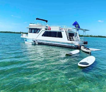Happy’s House Boat