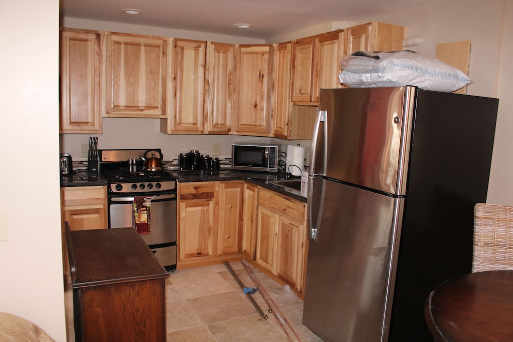 Full kitchen fully stocked making meal prep easy.