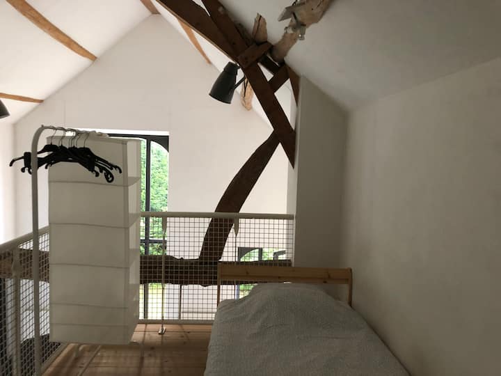 Dormitorio 3 loft (1 cama individual/ abierto a la sala de estar) Como opción, podemos agregar otro colchón al piso (solo bajo petición).