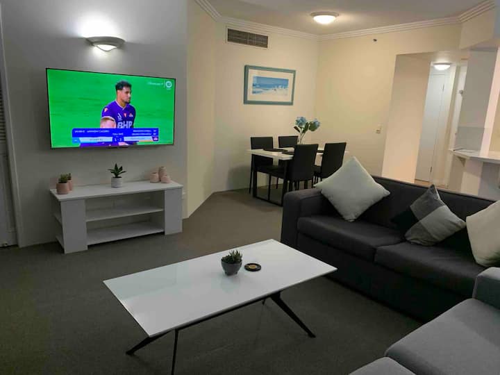 Luxury Surfers Apartment 100 Mtrs From  Beach - Surfers Paradise