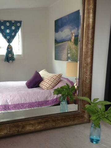 Perfectly Positioned Family Home gallery image 4