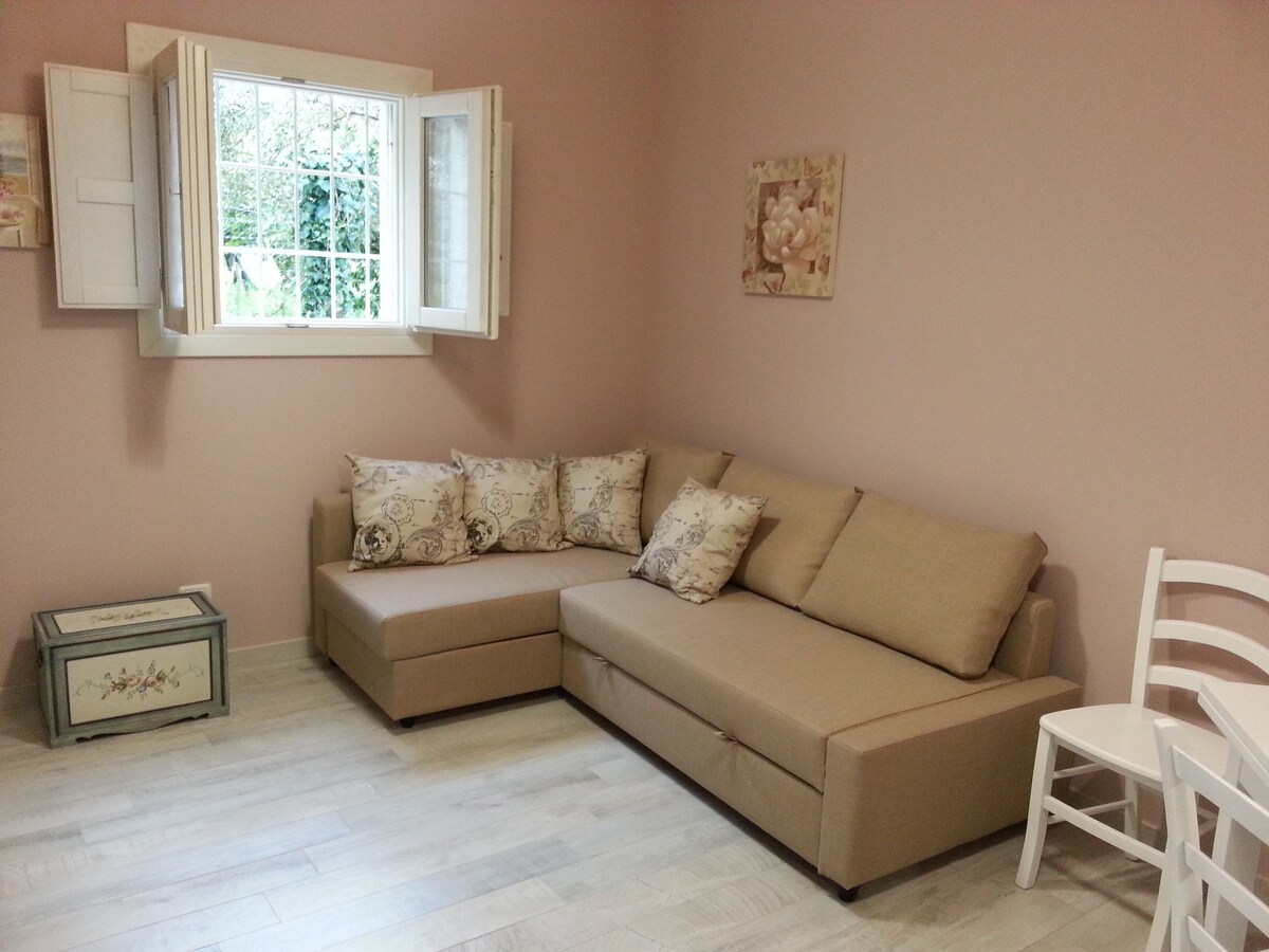 Popular Airbnb listing: Villetta Azzurro Mare in Noto Valley in Avola