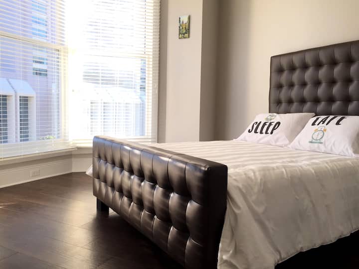 NEW CANAL ST BAY WINDOW LUXURY APT G55