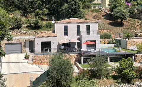 Quiet modern luxury villa