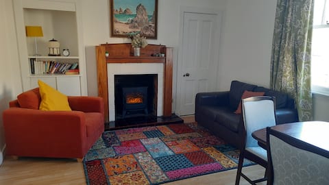 Beautiful seaside home, 40 min train to Edinburgh