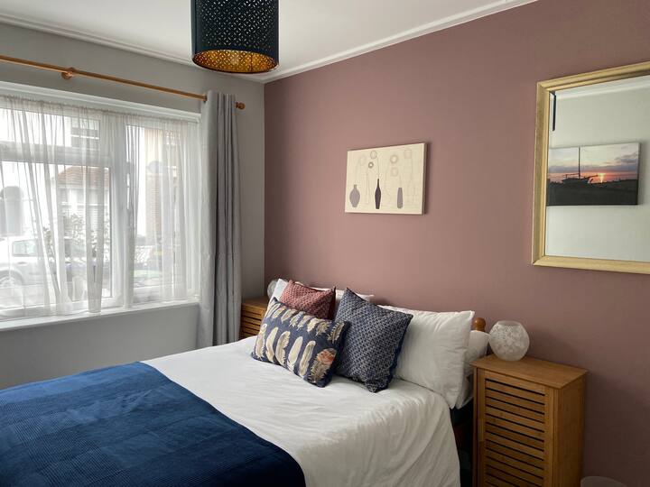 Comfy 2bed garden flat with parking Apartments for Rent in