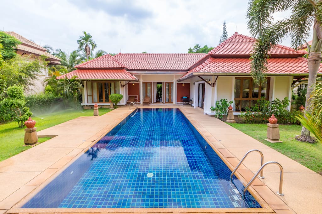 The villa garden and pool view