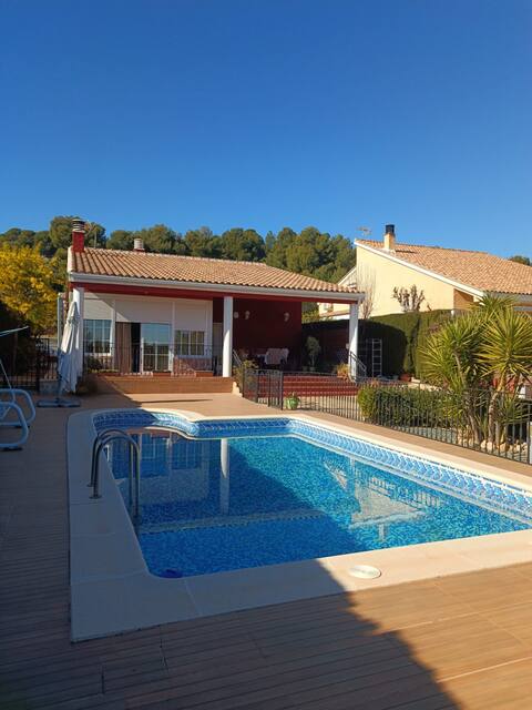 Villa with pool in Liria