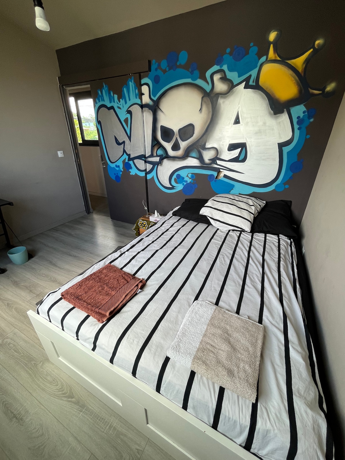 เตียงในห้องนอน 140