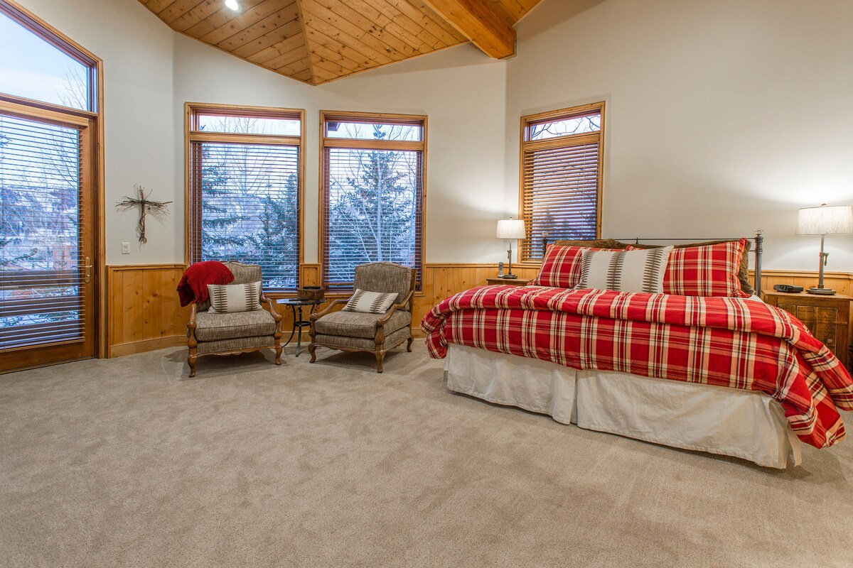 Мајстор за гости со брачен кревет (широк 150-179 см)