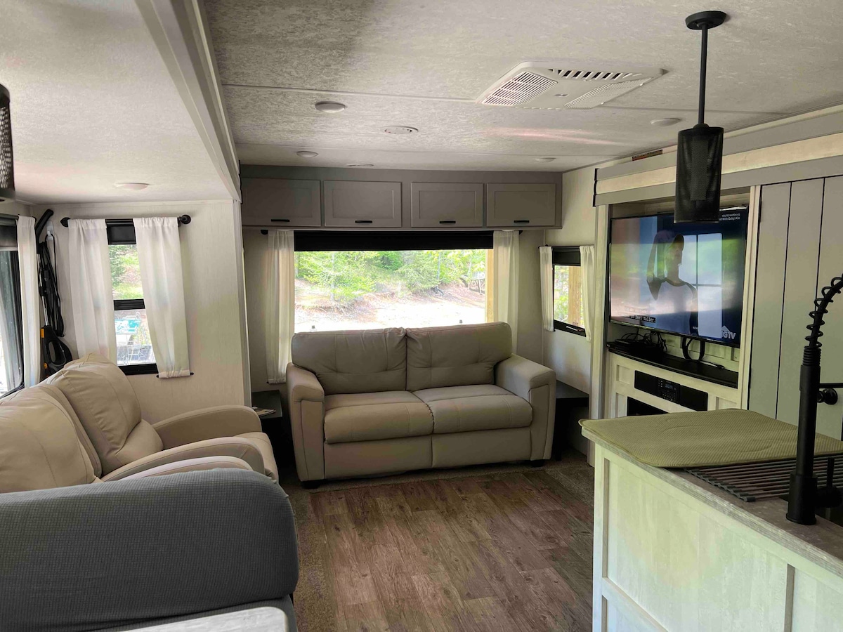 Top Airbnb: Wake Up on the Water — Douglas Lake RV Retreat in East Tennessee Foothills