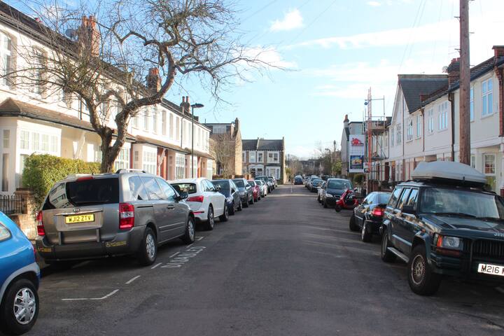 Smart, modern home. Free parking gallery image 3