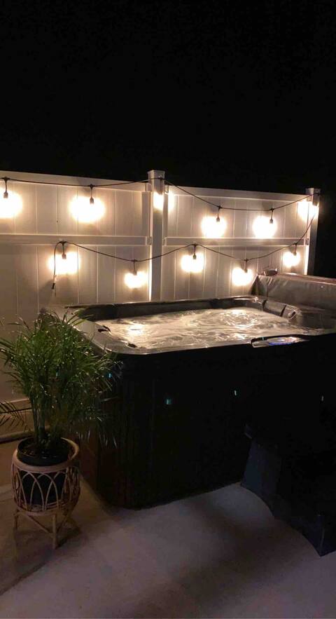 Hot Tub Luxury Getaway  Greer Airport Downtown
