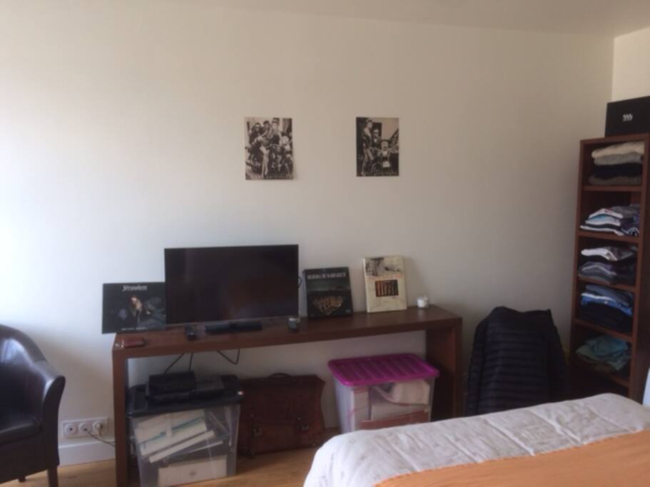 Du lit vous pouvez voir la TV
