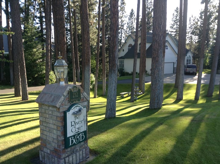 River Cove Waterfront B & B Bed and breakfasts for Rent in Post Falls