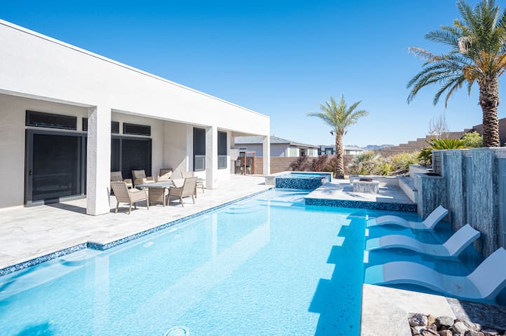 Luxury home close to everything gallery image 2