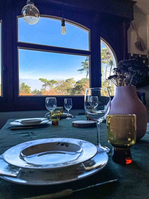 Charming villa with pool, 400m from the ocean.