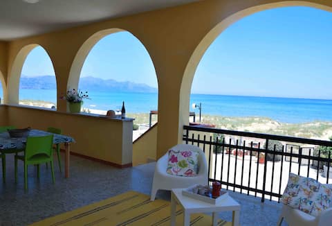 Akersia, Vincenzo's house - apartment on the sea