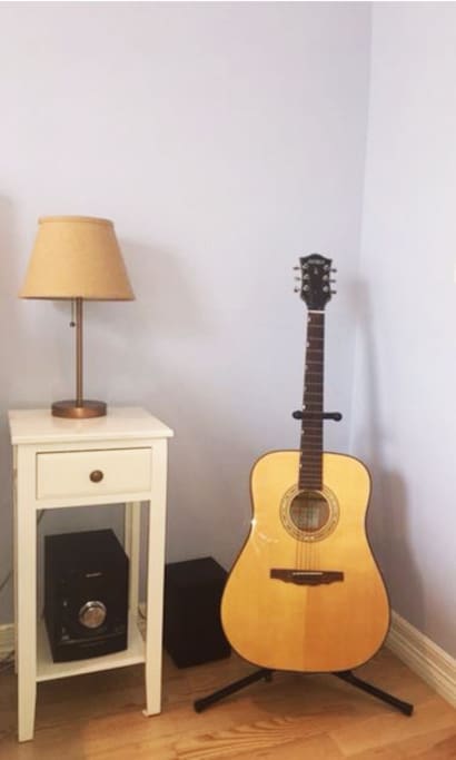 Music lovers welcome ... there's a piano downstairs