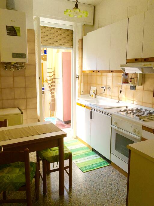 Cucina abitabile con balcone !