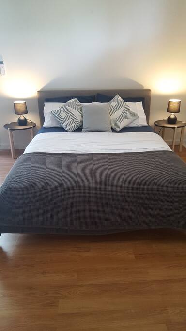 Queen bed