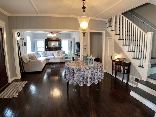 The Charmer of Roebuck Springs (Queen Bed)