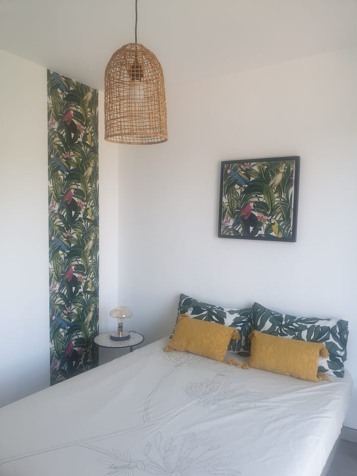Habitación selva con vistas y acceso a la piscina