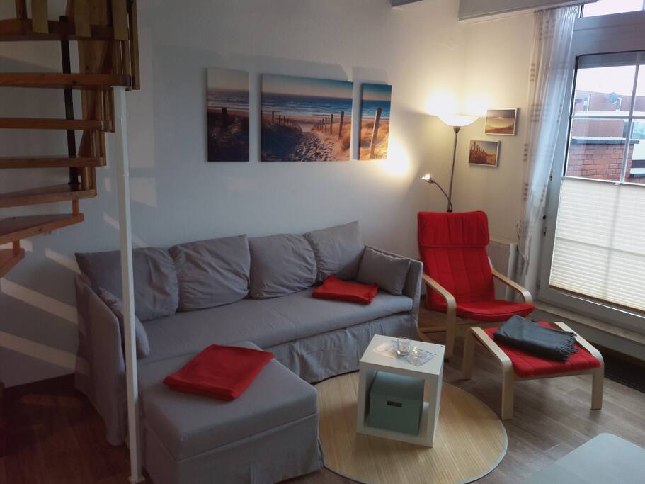 gemütliche Couch, 32" Sat-TV