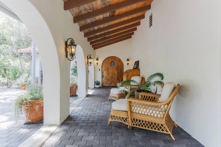 Exquisite Malibu Paradise gallery image 2