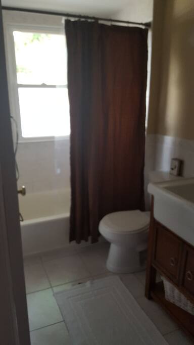 Airbnb private bath with room
