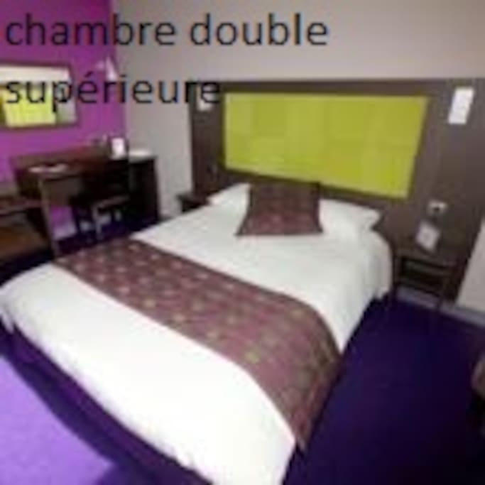CHAMBRES SUPERIEUR LIT 160X200 WC ET SALLE DE BAIN PRIVATIVE