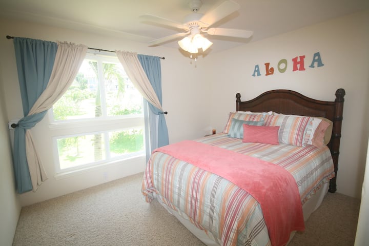 Dormitorio de invitados con vista a la montaña