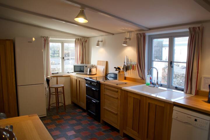 Pitton Moor Farm Cottages For Rent In Rosshili Gower Wales