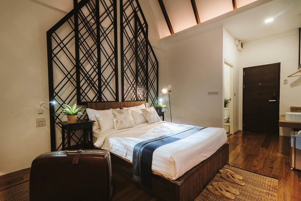 Thai contemporary design with award-wining architecture.