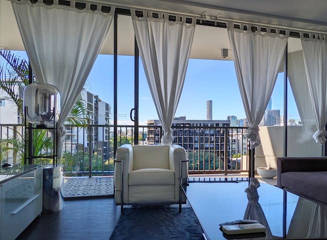 Sprawling + bright West End aerie w/ pool, parking