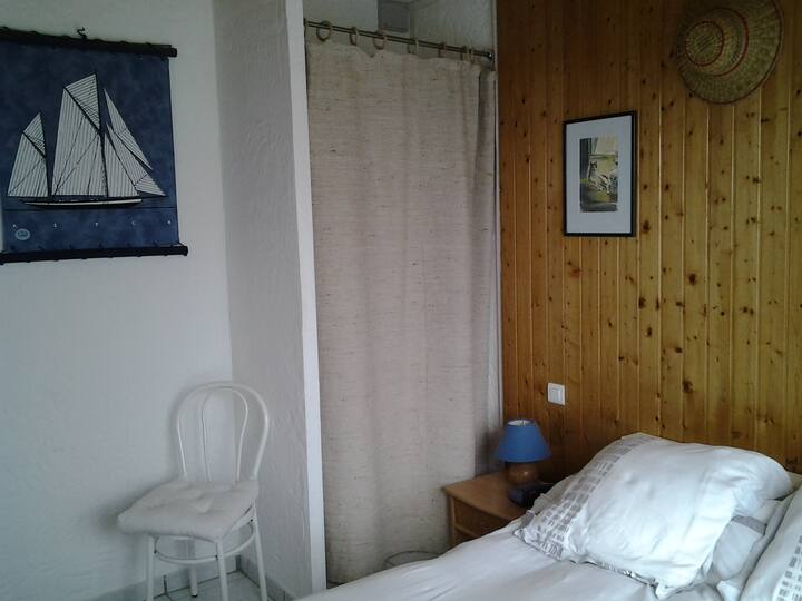 Das Zimmer auf der  Gartenseite