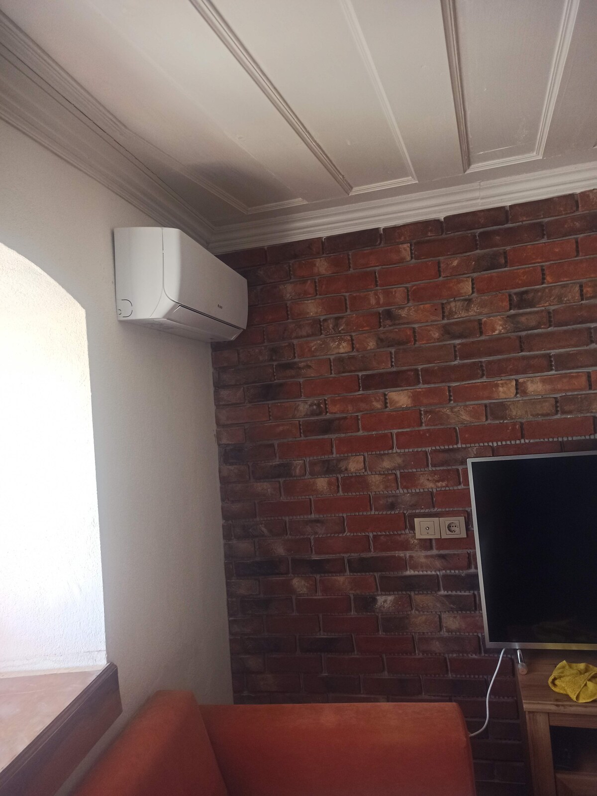 Akropol'ün Eteğinde Taş Ev.(Evin Tamamı)