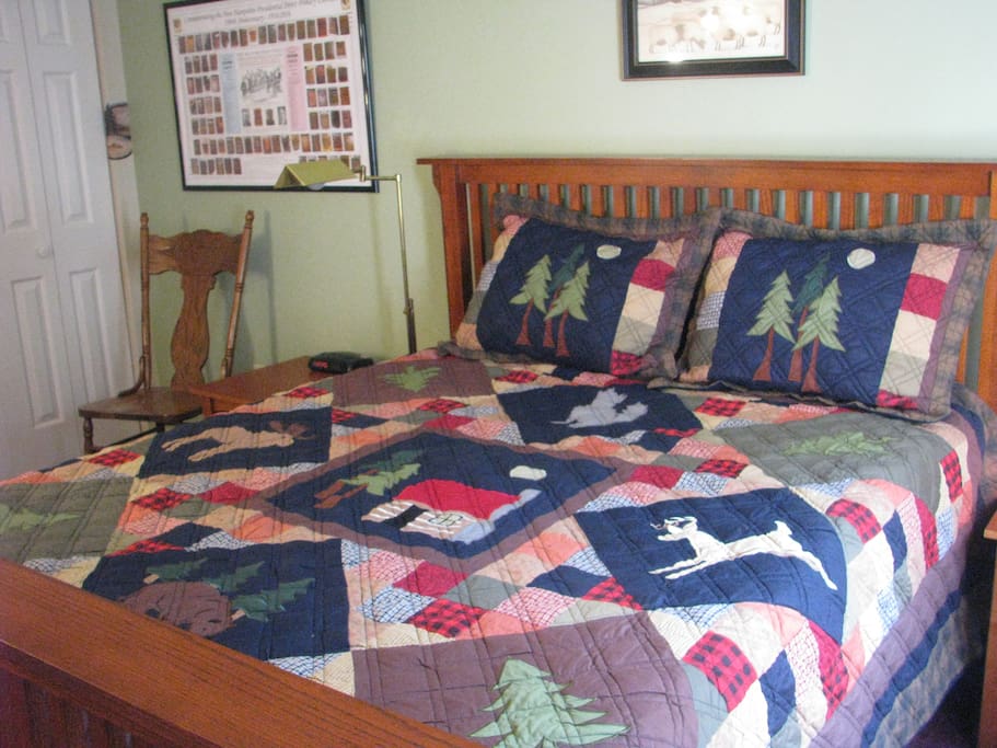 Cozy as a cabin without the pests