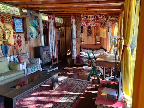 Cozy Cabin with Private Deck in Landour!