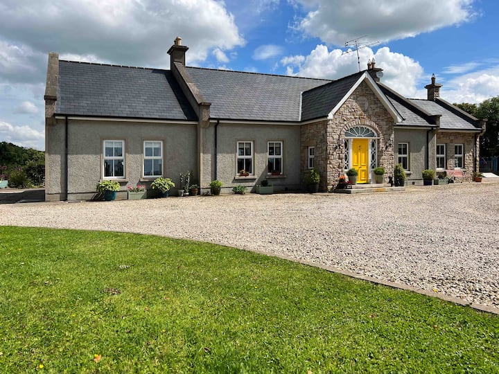 Scenic Country Bed & Breakfast Farmhouse Bed and breakfasts for Rent