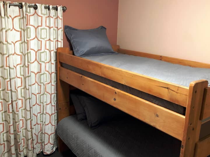 Двуетажно легло за деца