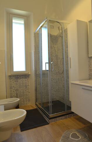 Affittiamo camere nuove,panoramiche su San Pietro gallery image 4