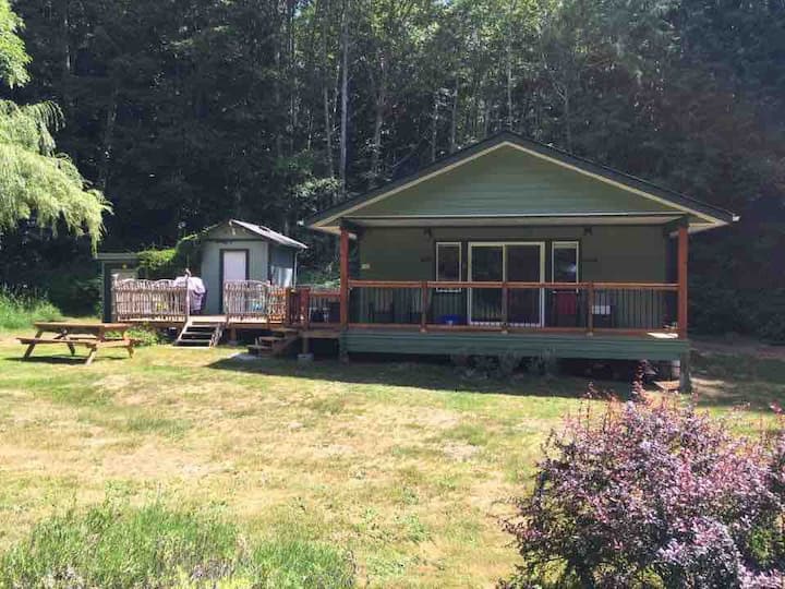 Cortes Island Vacation Cabin near Smelt Bay Vacation homes for Rent