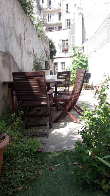 Coin repas exterieur, amelioré lors de votre venue