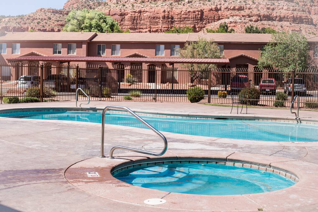 Seasonal Pool and Spa